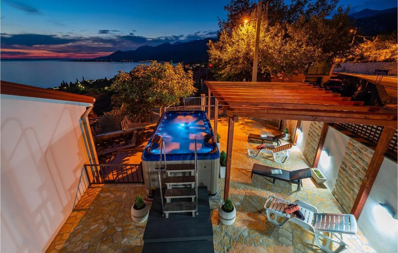 Apartment Beautiful Home In Rovanjska With Wifi