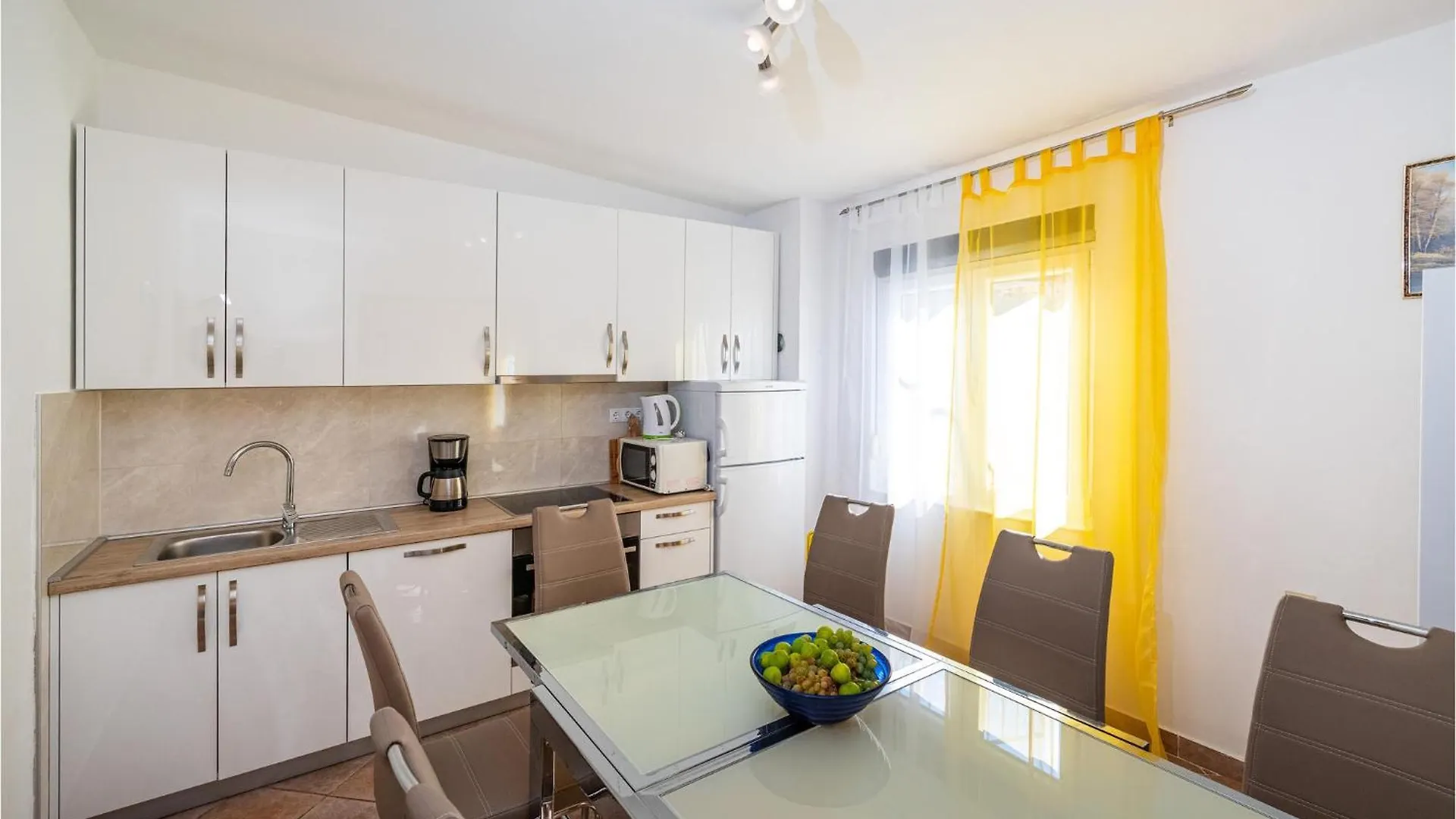 Beautiful Home In Rovanjska With Wifi