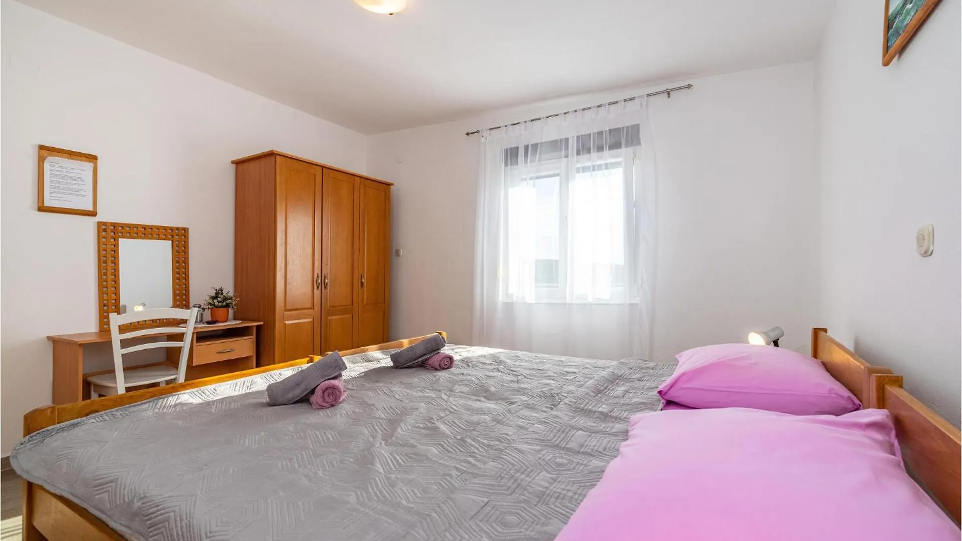 Beautiful Home In Rovanjska With Wifi