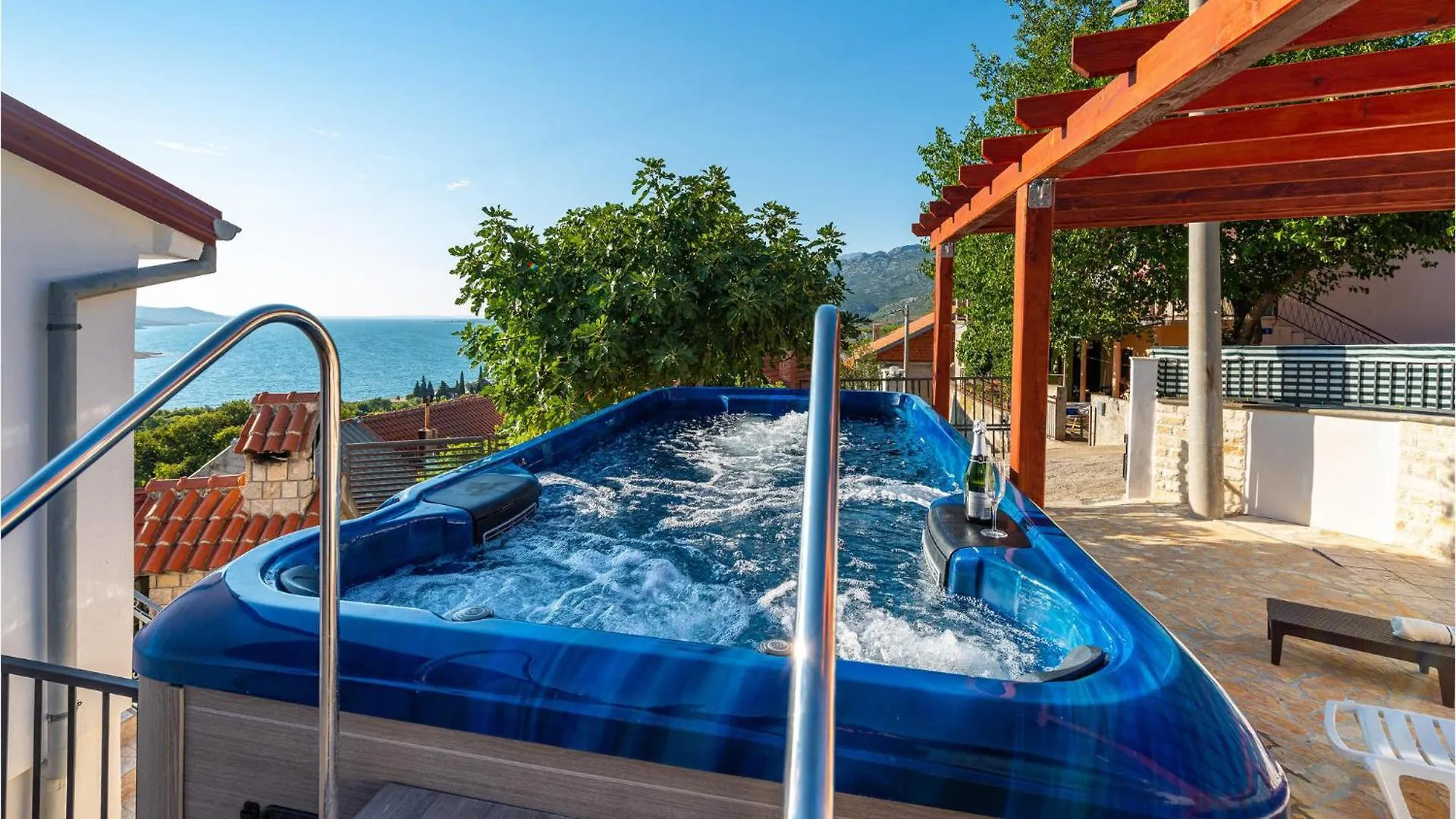 Beautiful Home In Rovanjska With Wifi