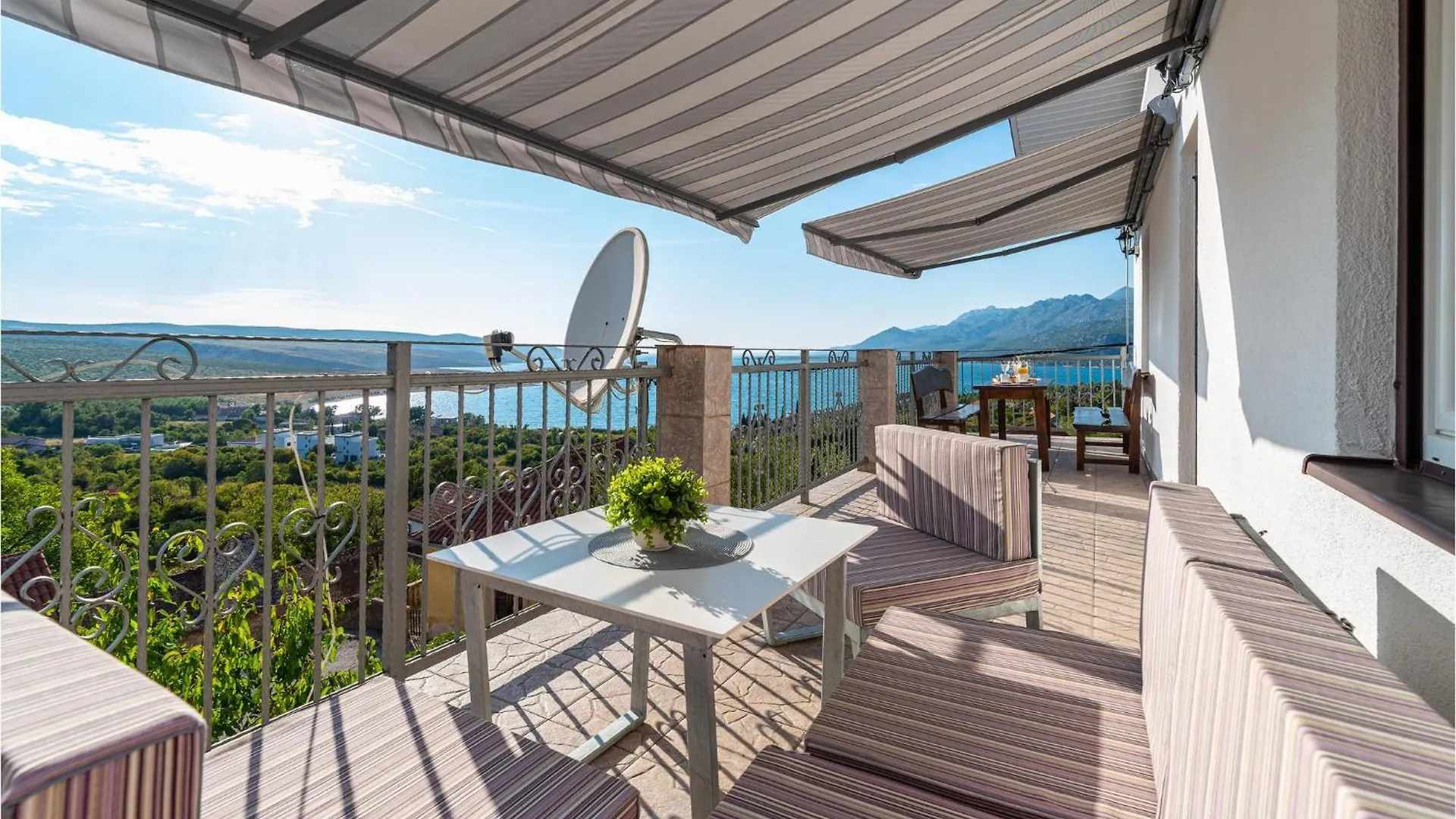 Apartment Beautiful Home In Rovanjska With Wifi